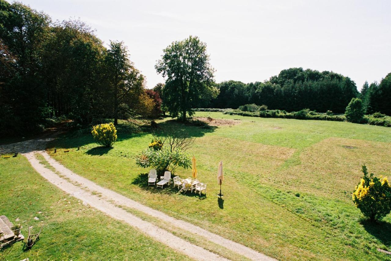 Chateau De Pont-Sal Plougoumelen Exterior photo